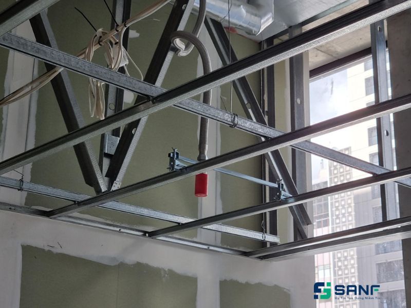 tấm trần nhựa khung xương giá bao nhiêu
