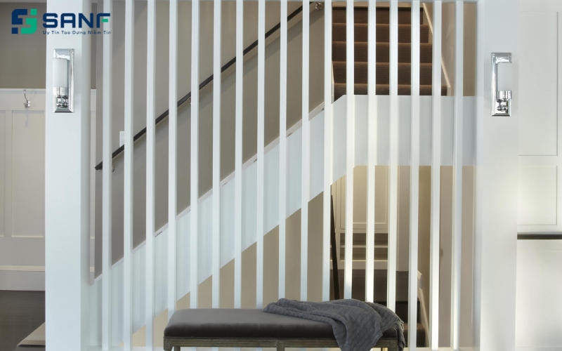 vách cnc màu trắng thanh lịch