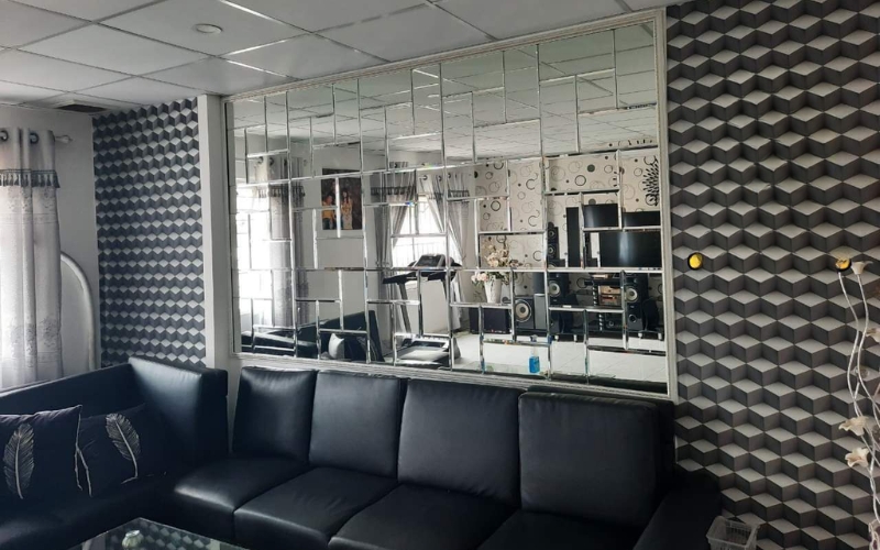 vách sofa bằng kính cao cấp