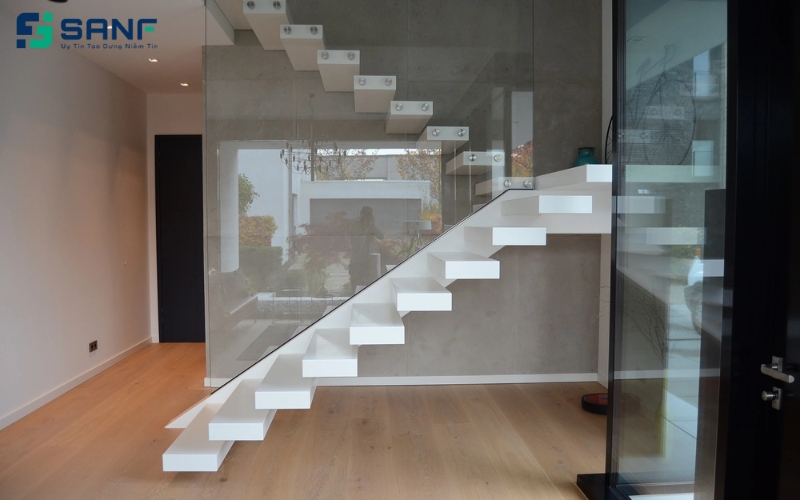 vách kính cường lực trong suốt