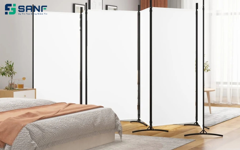 vách ngăn bằng rèm trắng