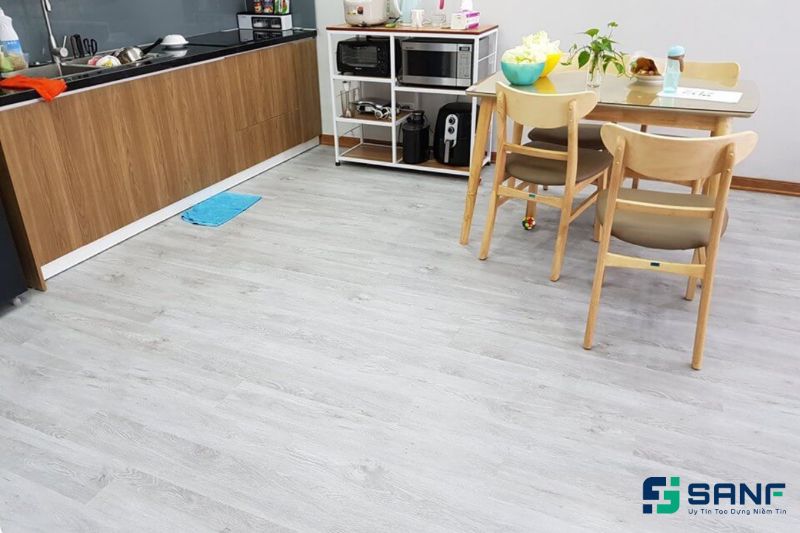 sàn nhựa giả gỗ phòng bếp