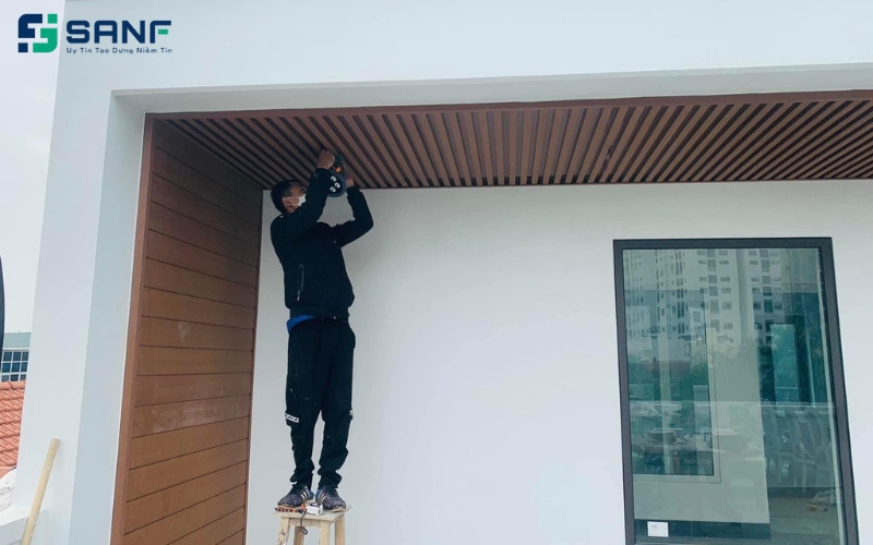 thi công trần lam gỗ nhựa