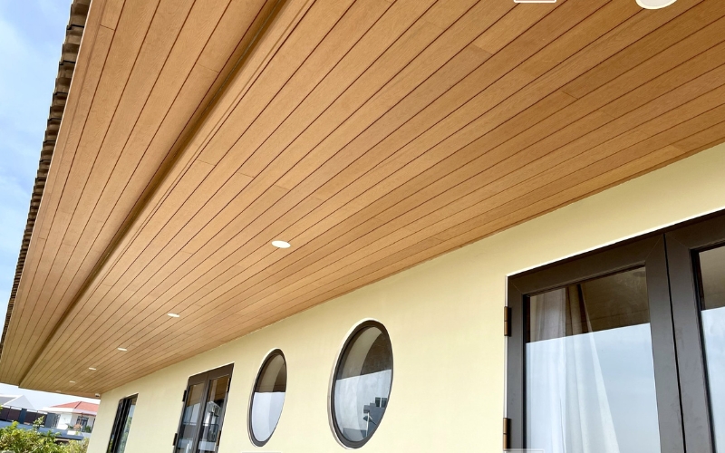 trần gỗ nhựa ngoài trời