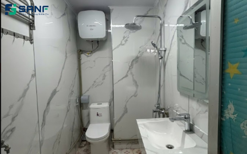 tấm nhựa ốp tường chống thấm cho không gian nhà vệ sinh